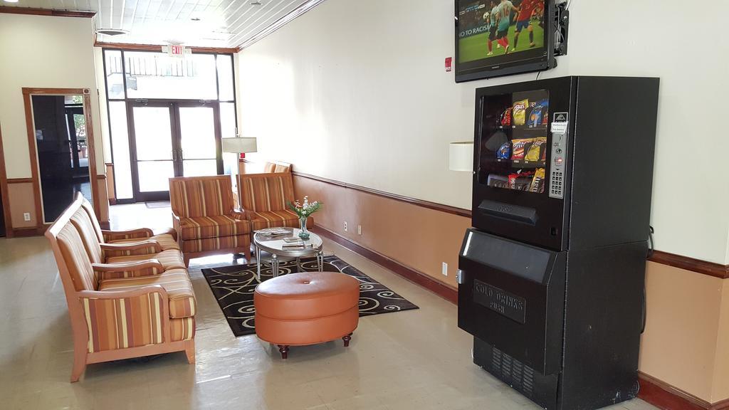 Red Carpet Inn & Suites Carneys Point/Wilmington Экстерьер фото