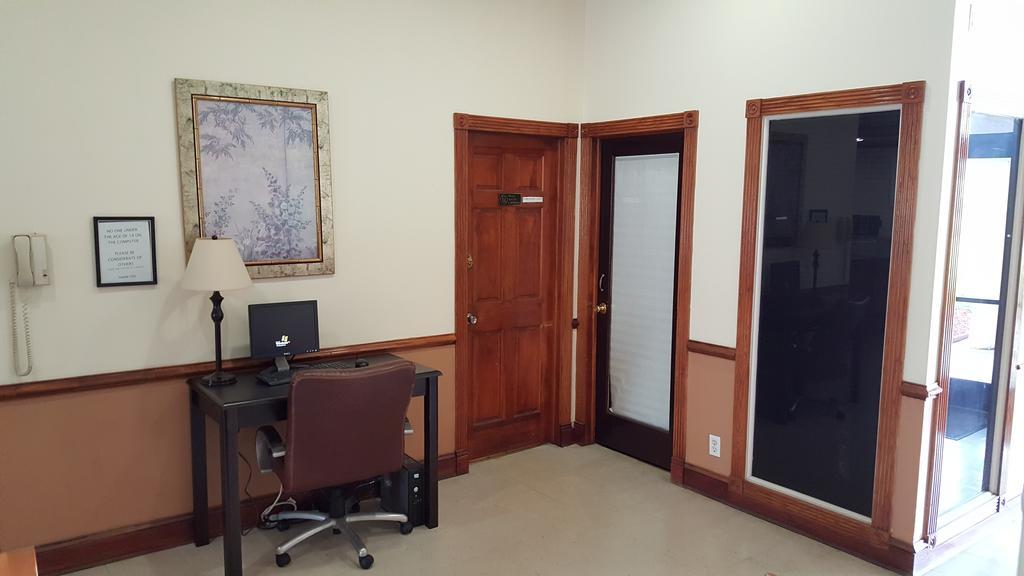 Red Carpet Inn & Suites Carneys Point/Wilmington Экстерьер фото