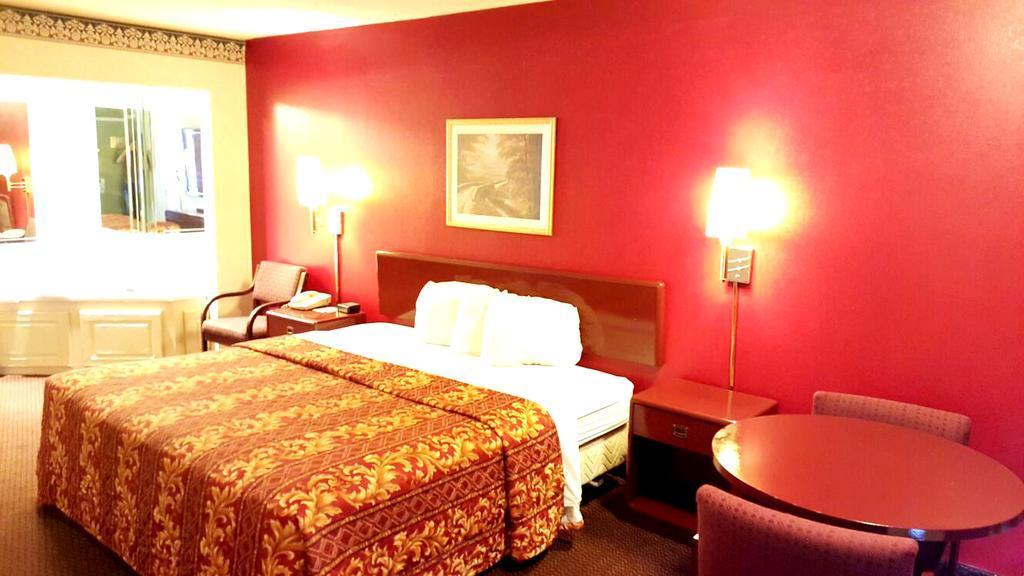 Red Carpet Inn & Suites Carneys Point/Wilmington Экстерьер фото