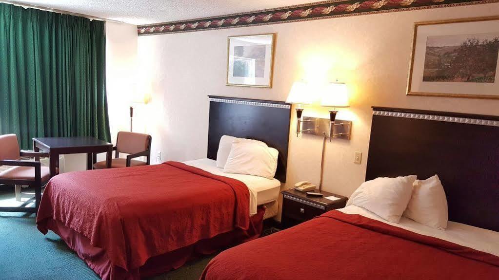 Red Carpet Inn & Suites Carneys Point/Wilmington Экстерьер фото
